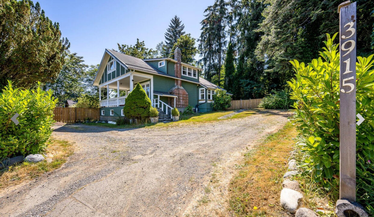 New Listing- 3915 Island Hwy South Royston home for sale